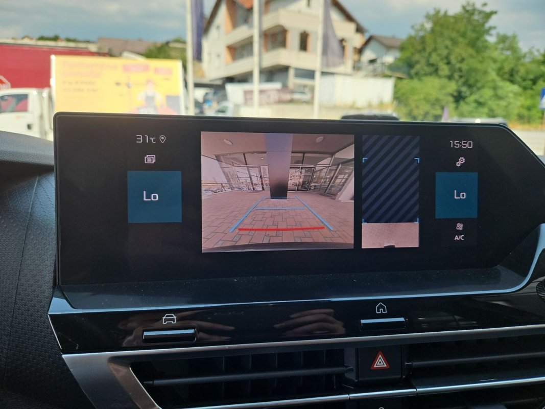 Automobil