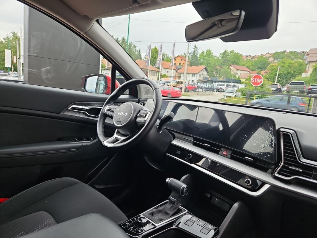 Automobil