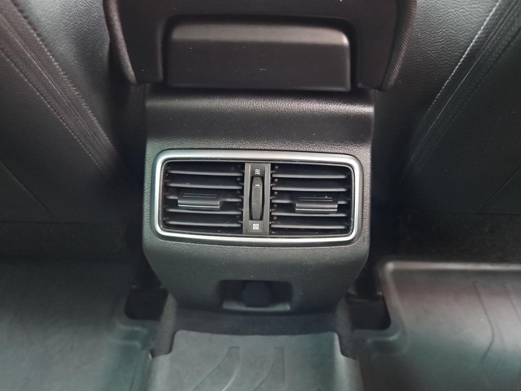 Automobil
