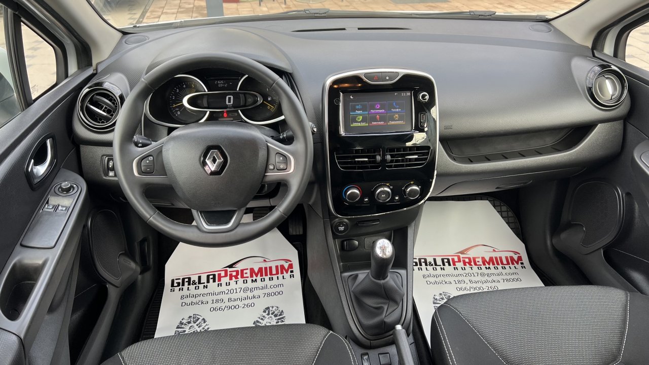 Automobil