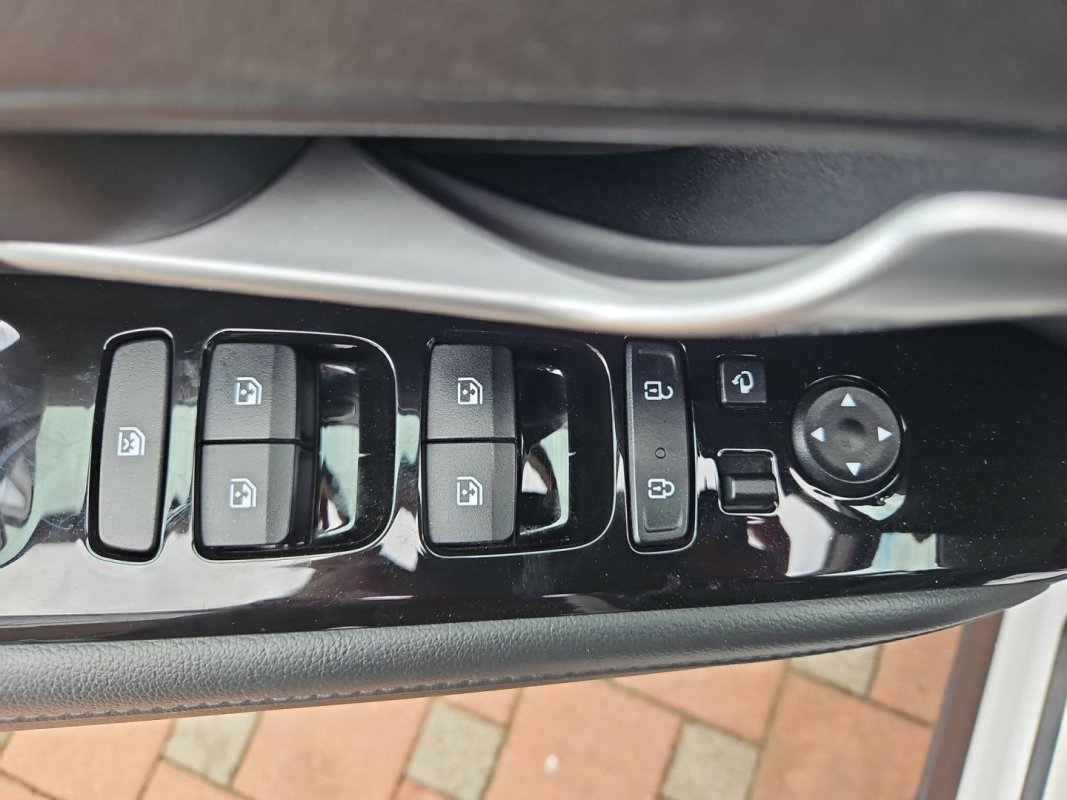 Automobil