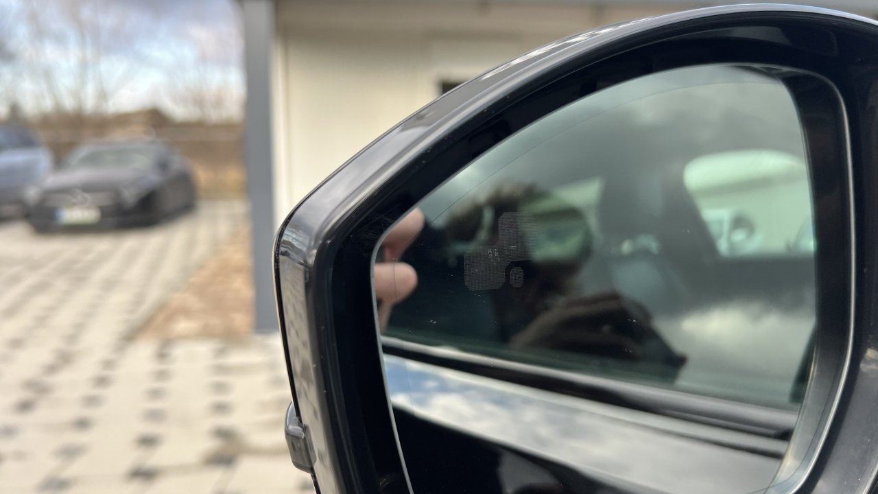 Automobil