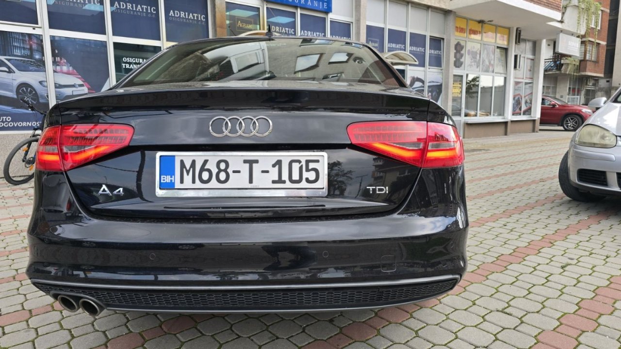 Automobil