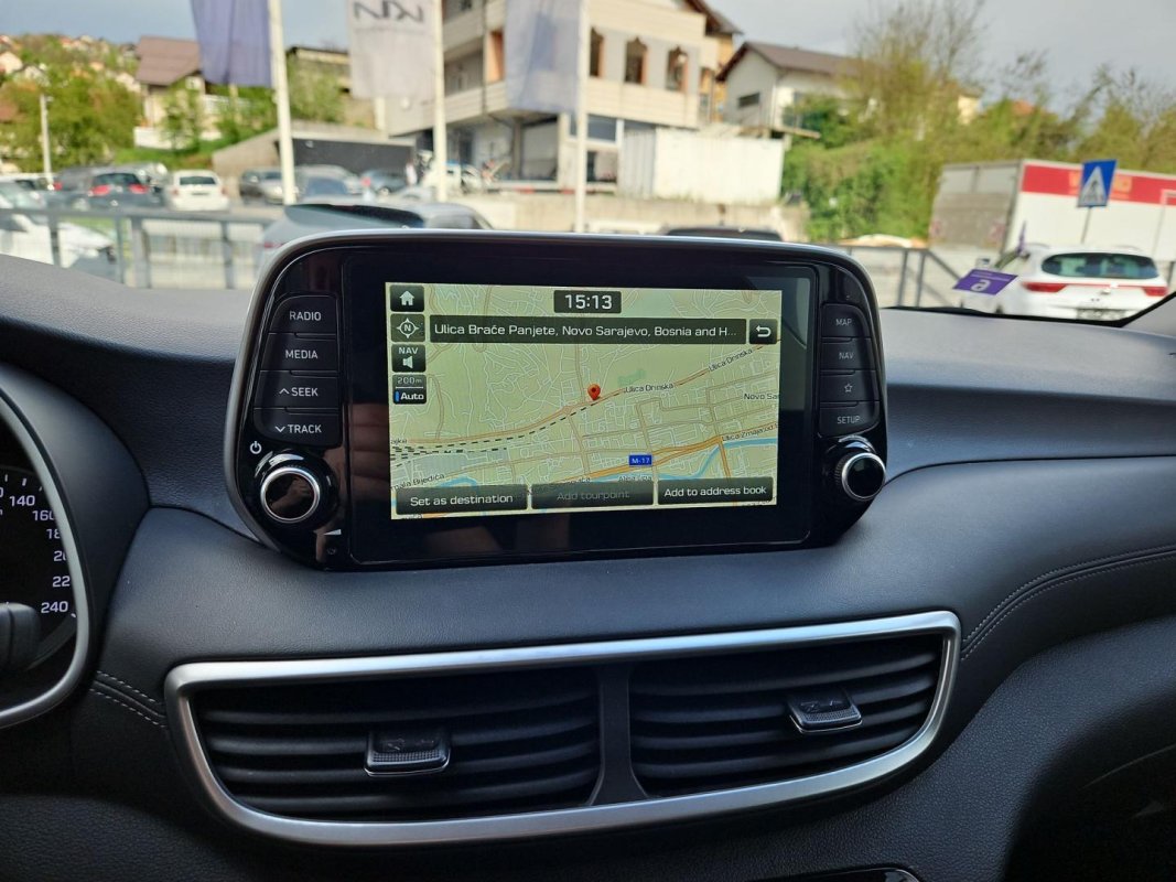 Automobil