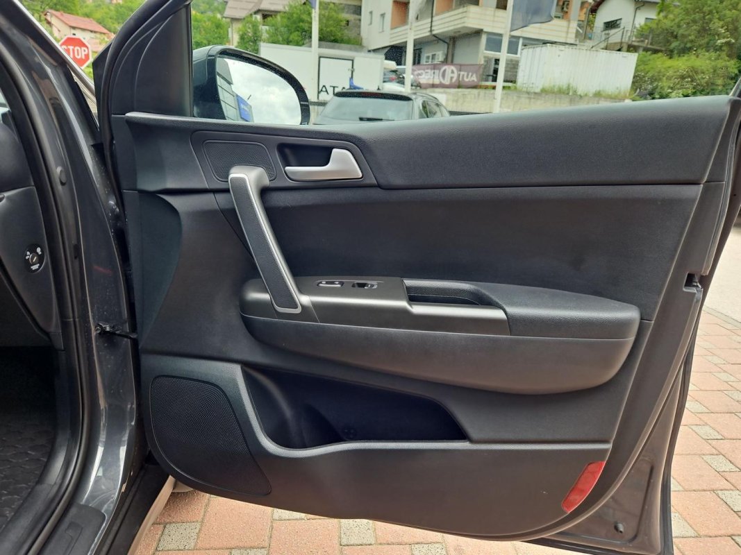 Automobil