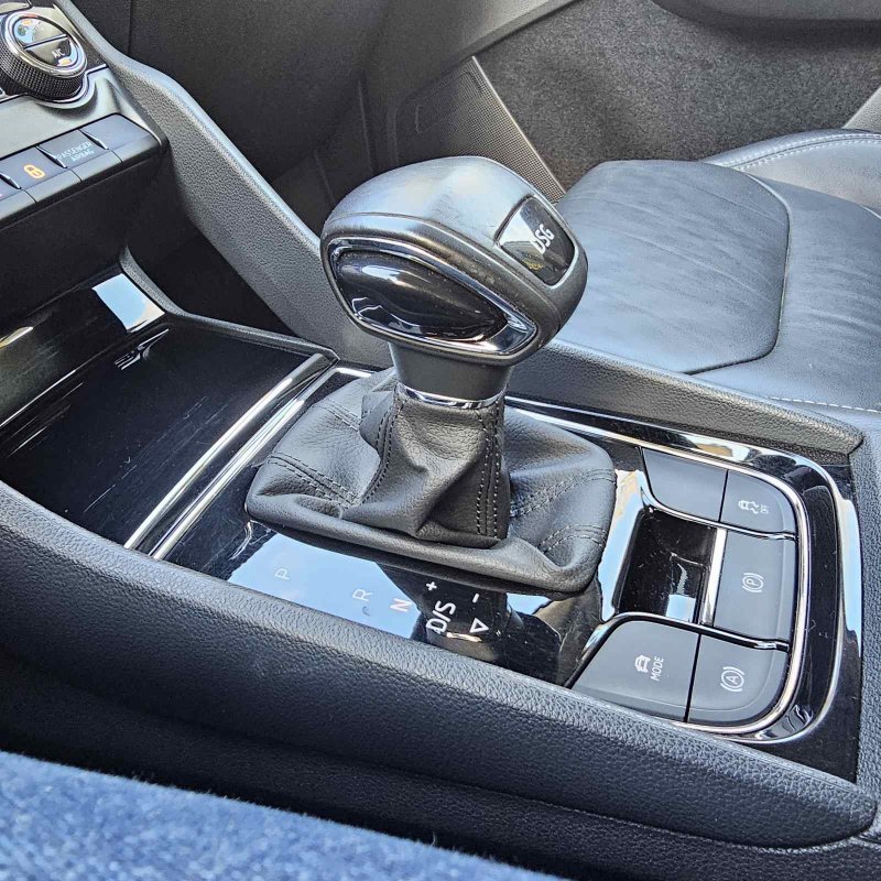 Automobil