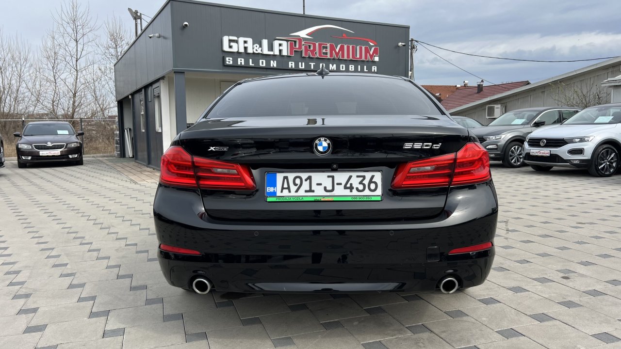 Automobil