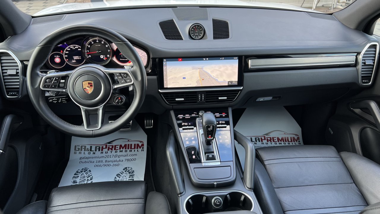 Automobil