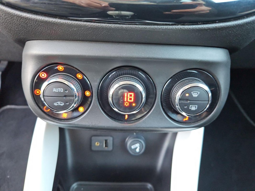 Automobil