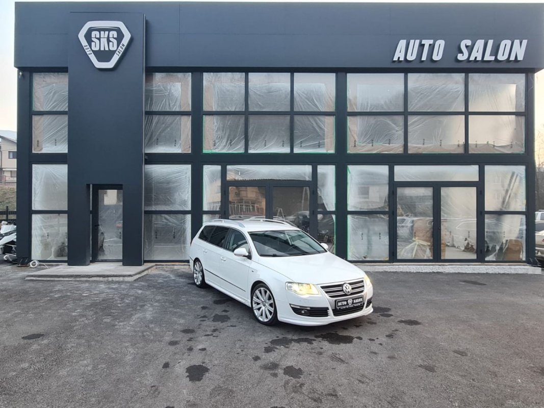 Automobil