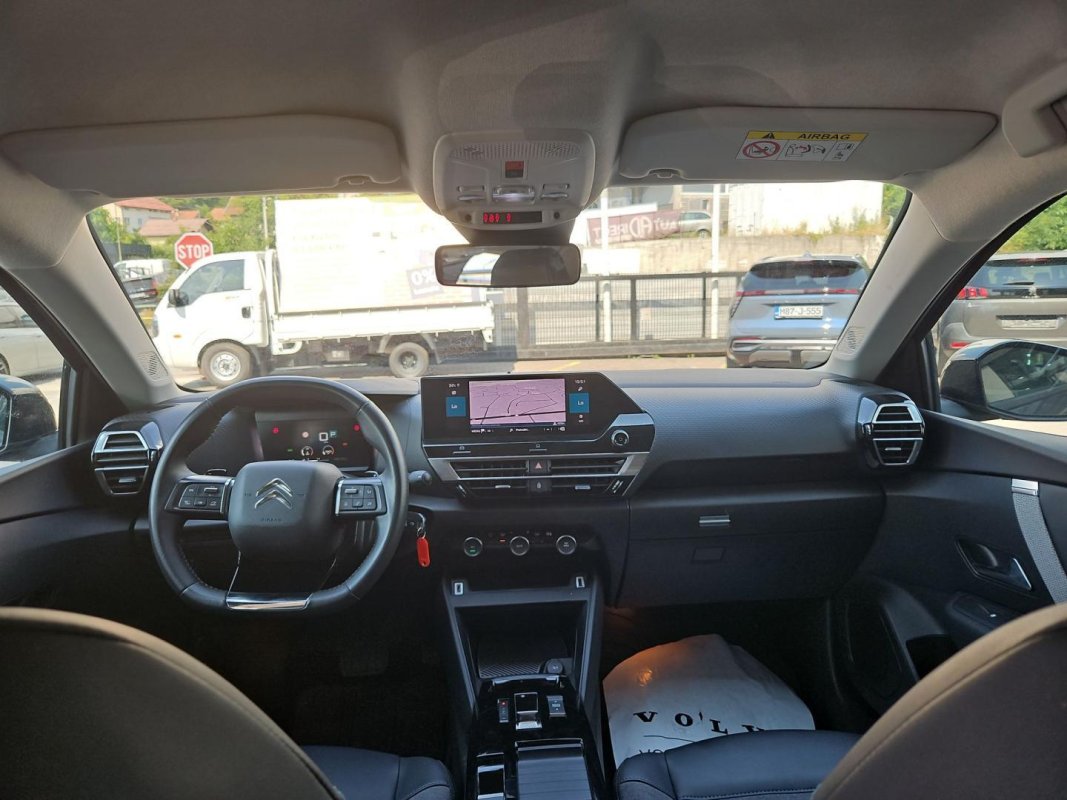Automobil