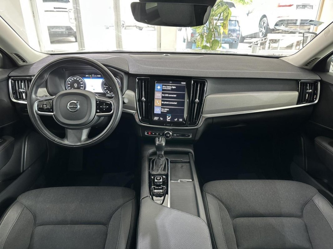 Automobil
