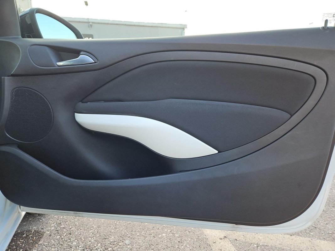 Automobil
