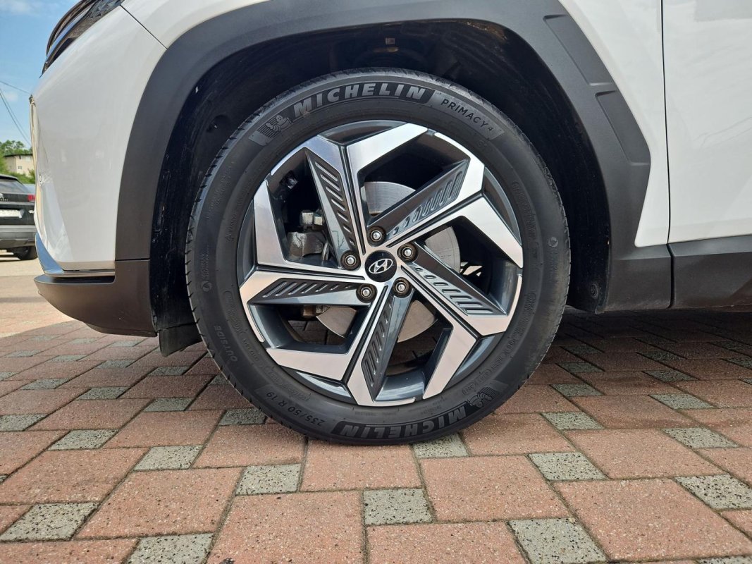 Automobil