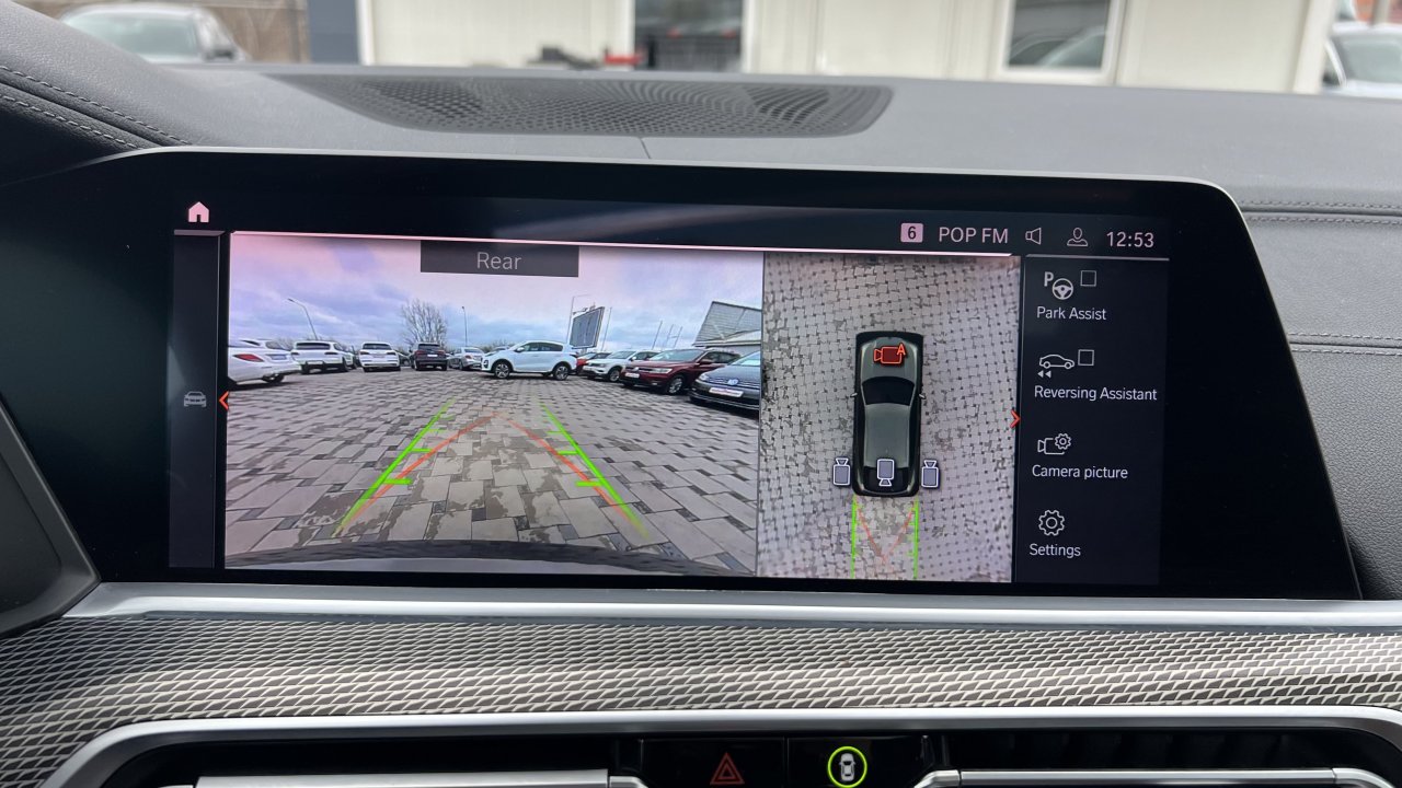 Automobil