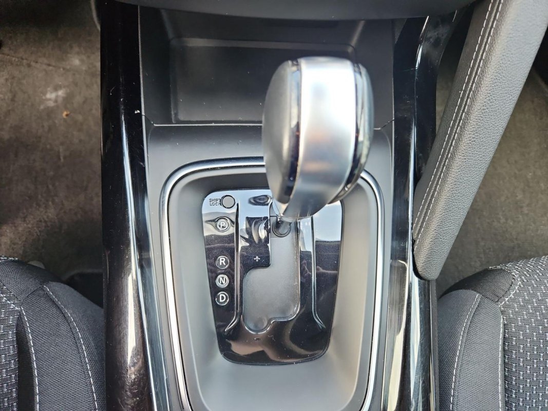 Automobil