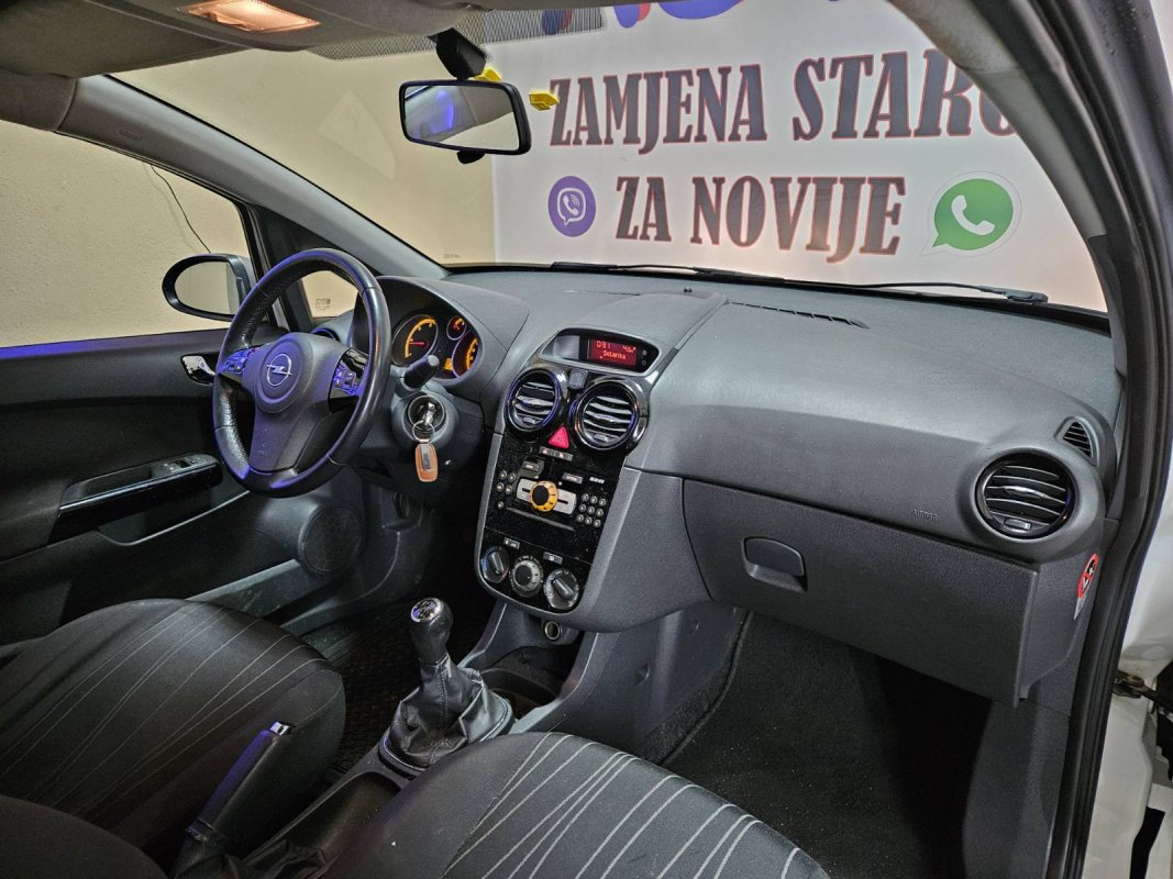 Automobil