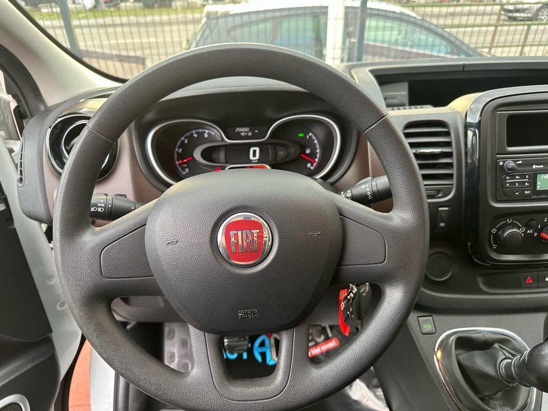 Automobil