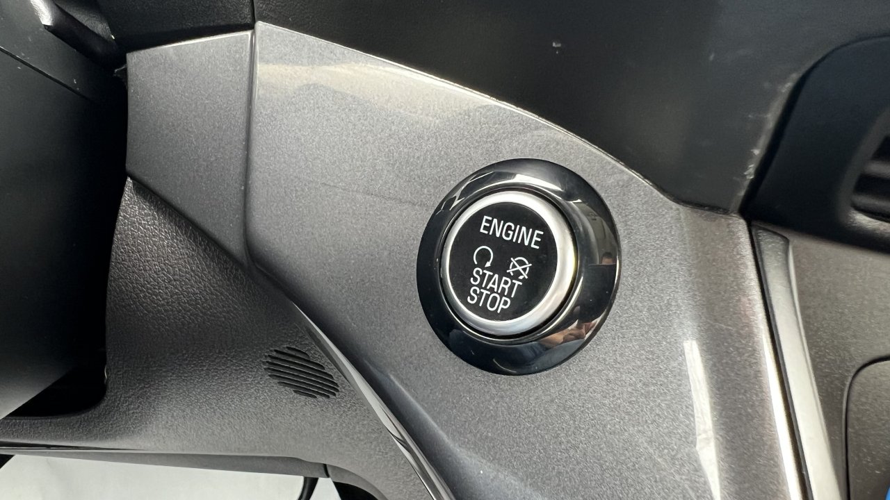 Automobil