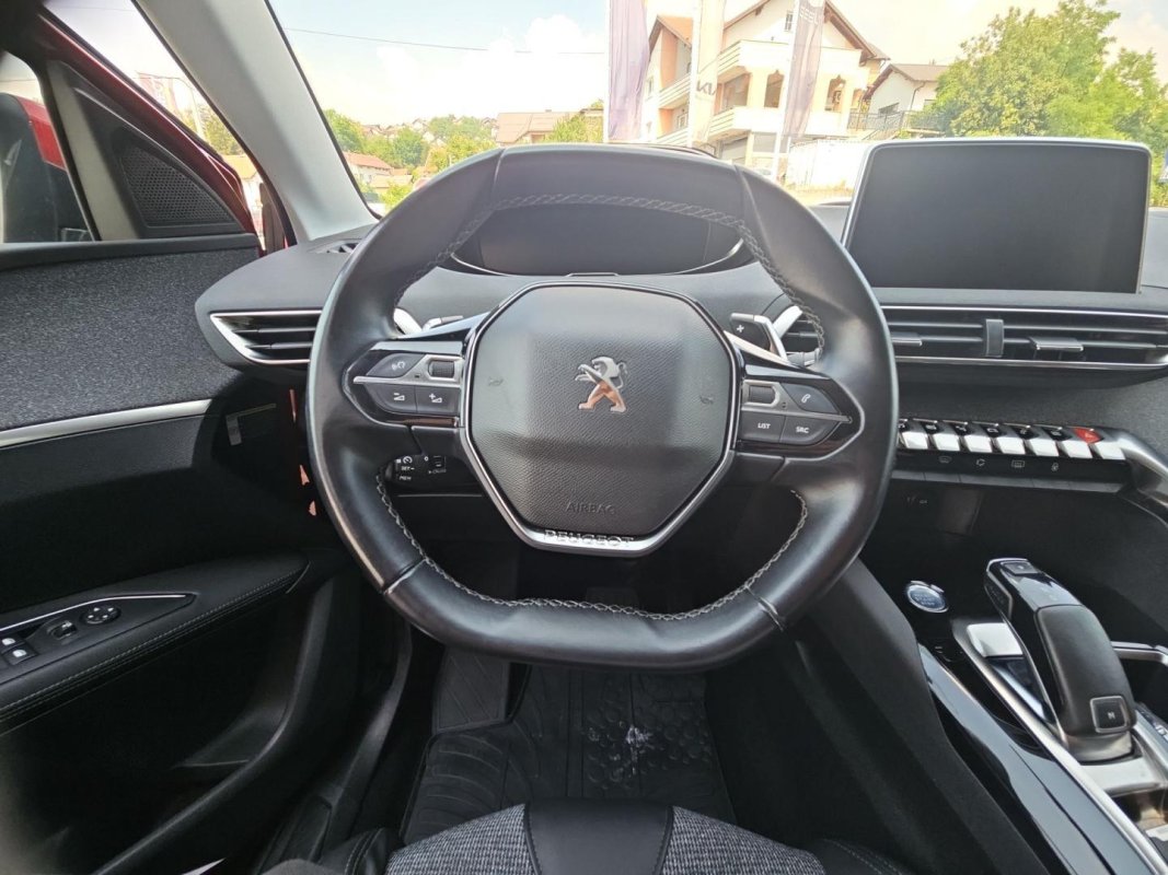 Automobil