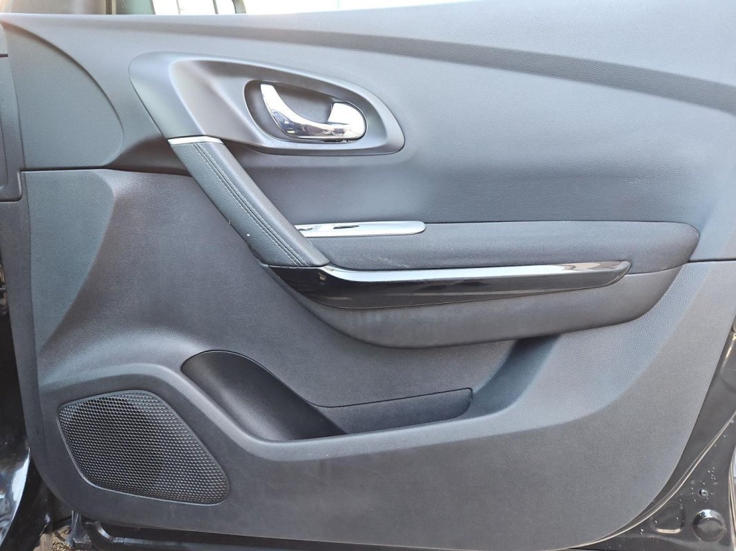 Automobil