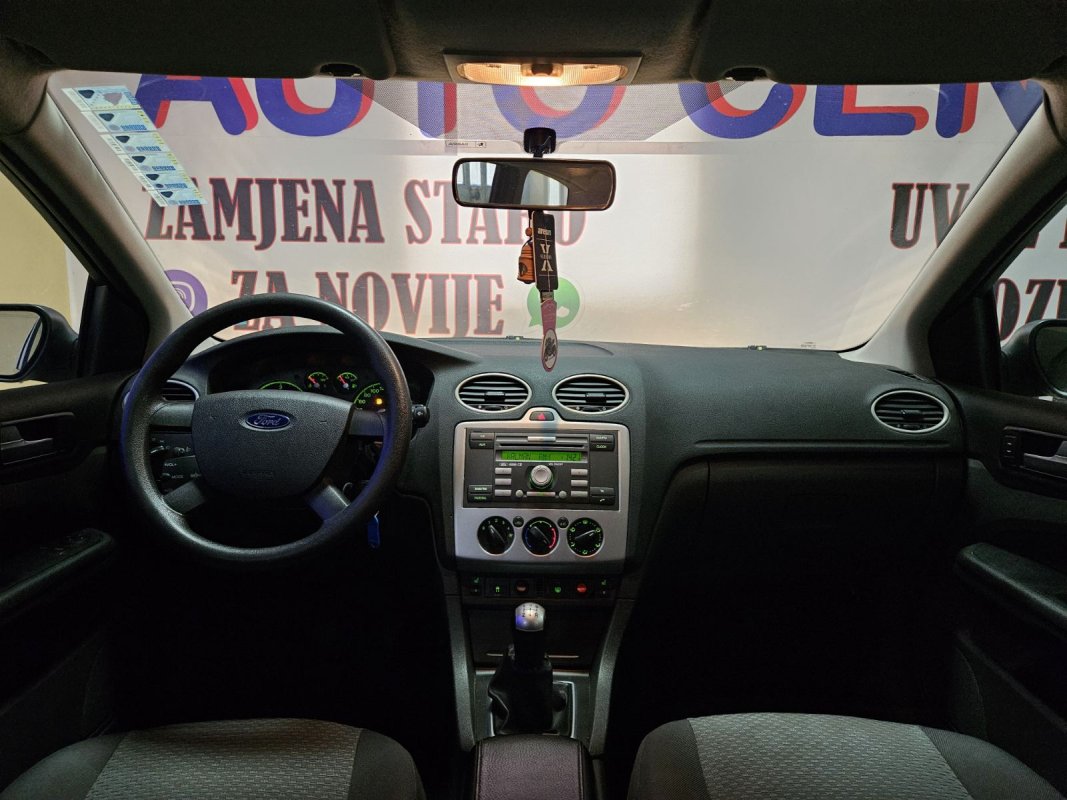 Automobil