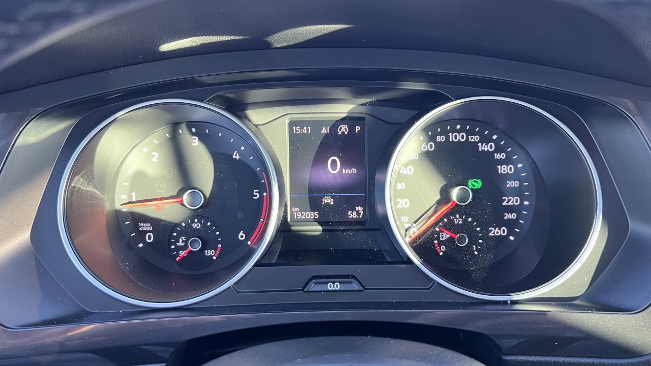 Automobil