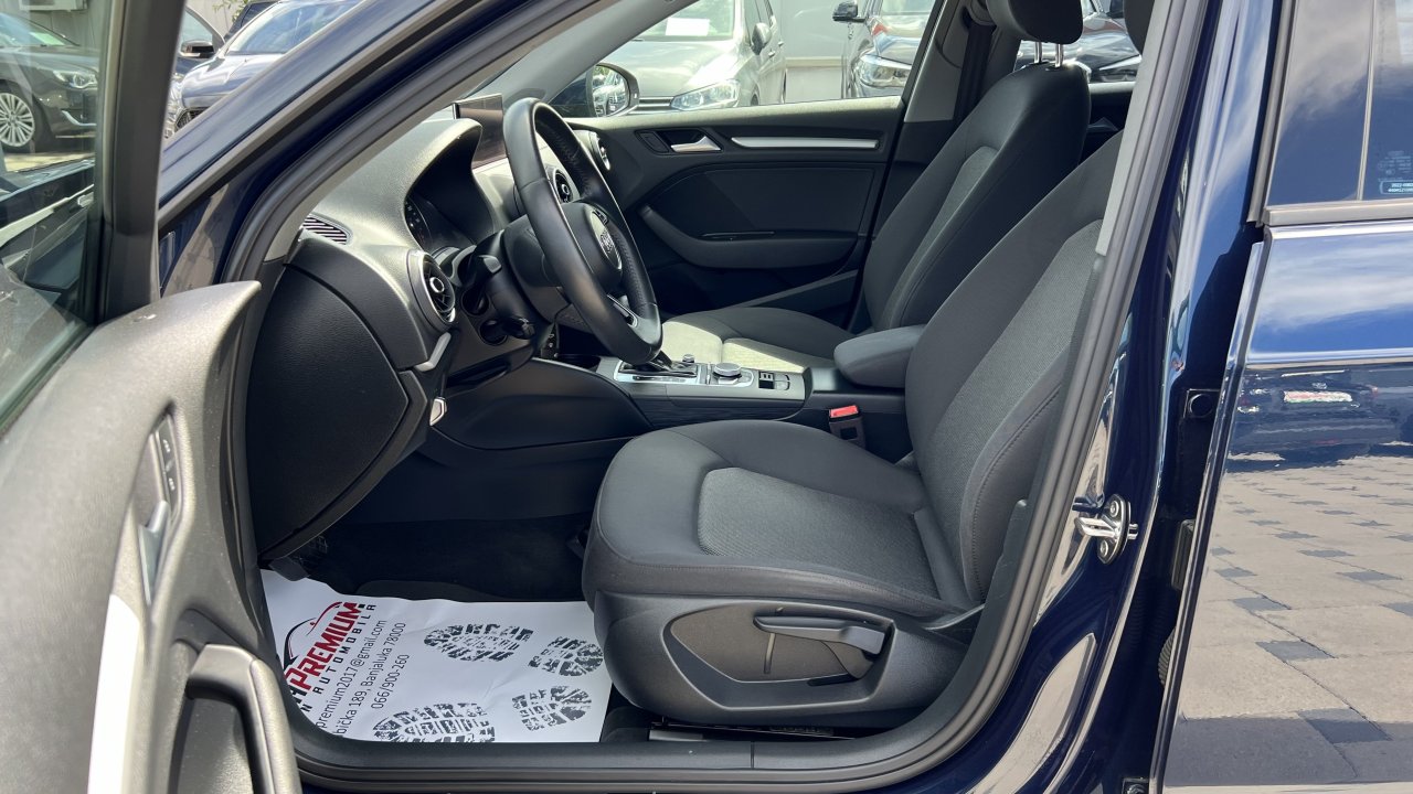 Automobil