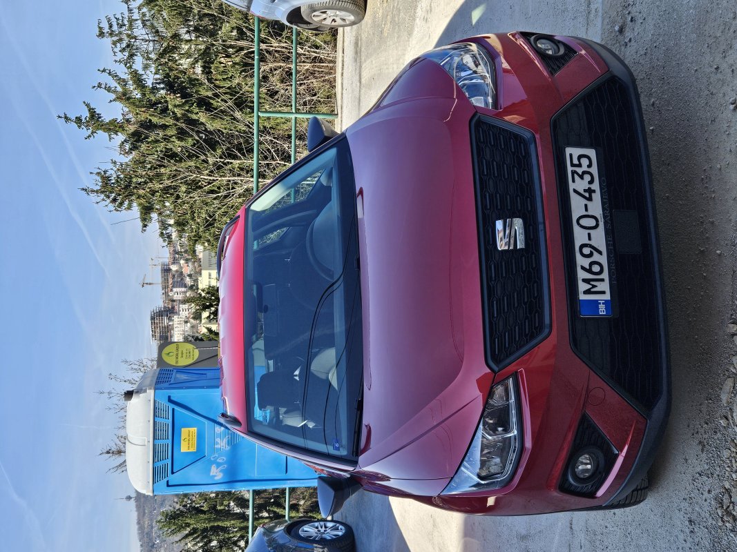 Automobil