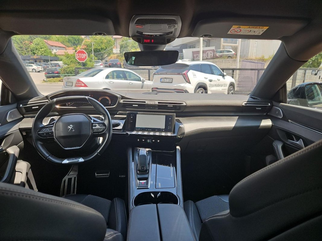 Automobil