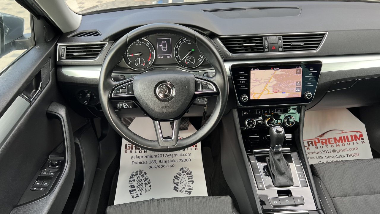 Automobil