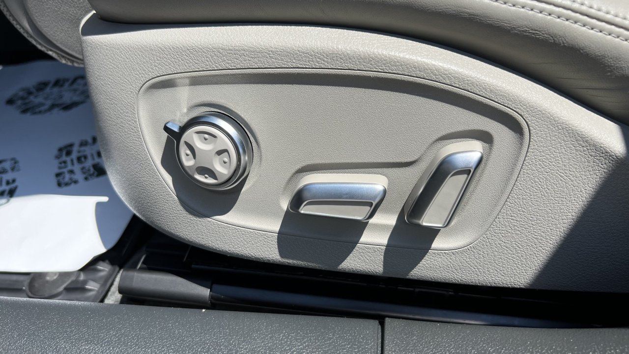 Automobil
