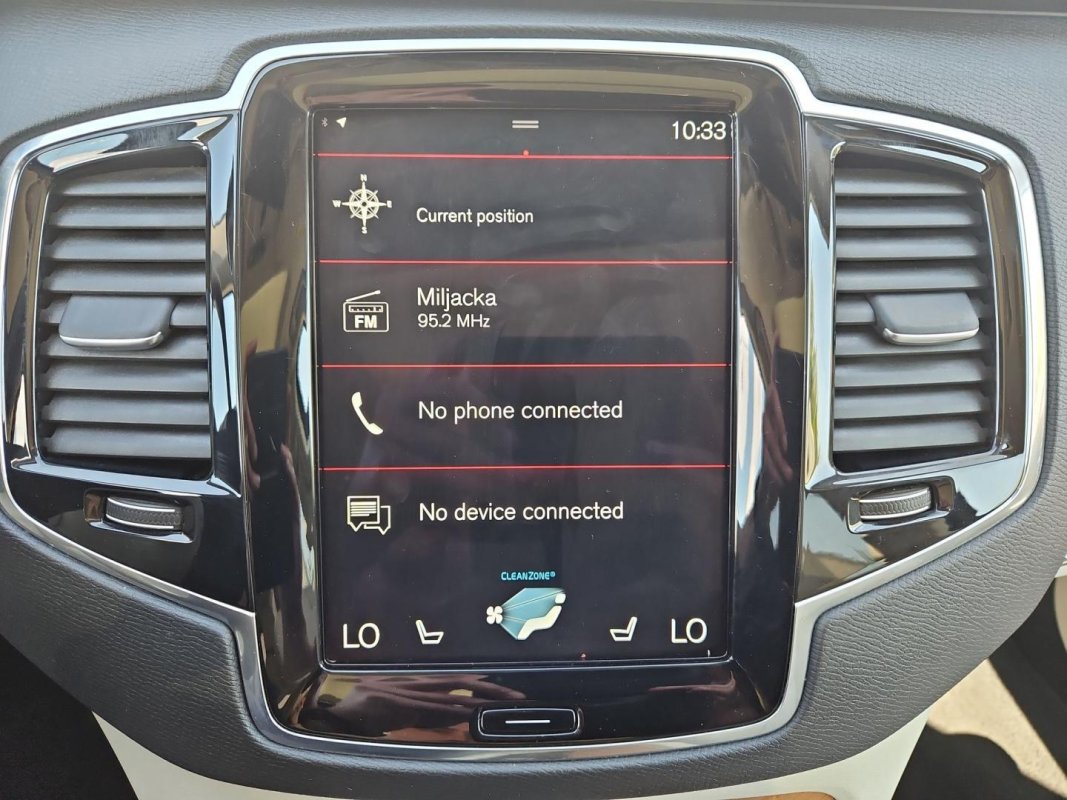 Automobil