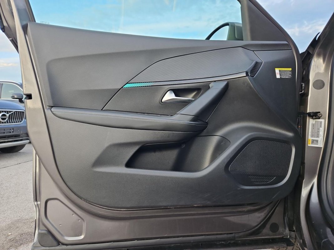 Automobil