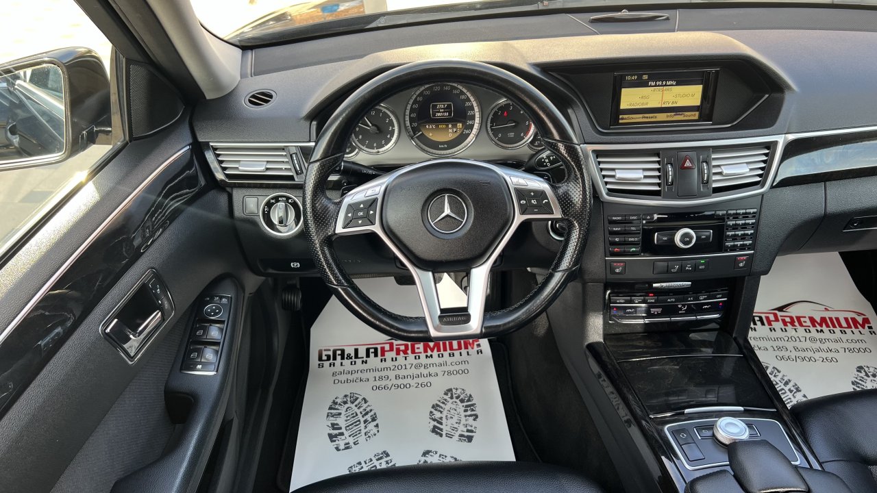 Automobil