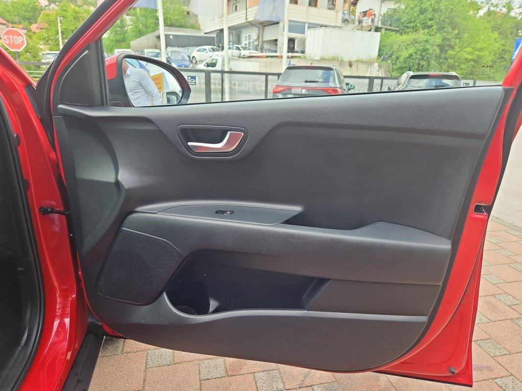 Automobil
