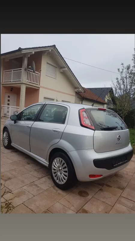 Automobil