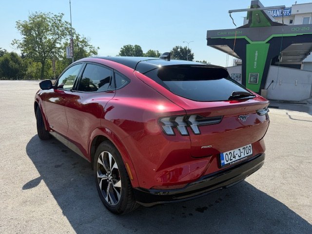Automobil