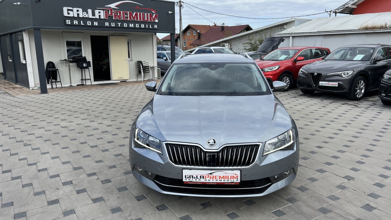 Automobil