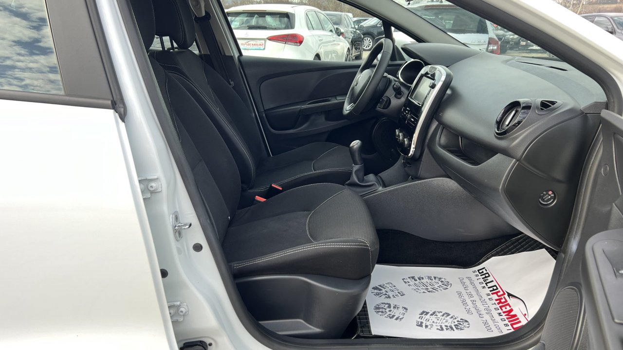 Automobil