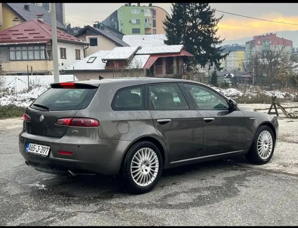 Automobil