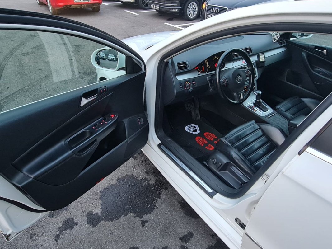 Automobil