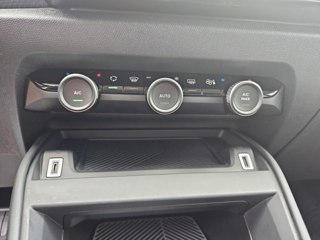 Automobil
