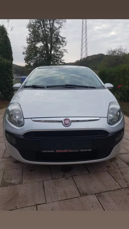 Automobil