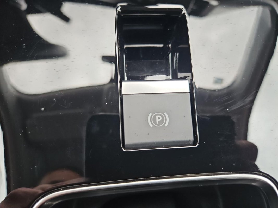 Automobil