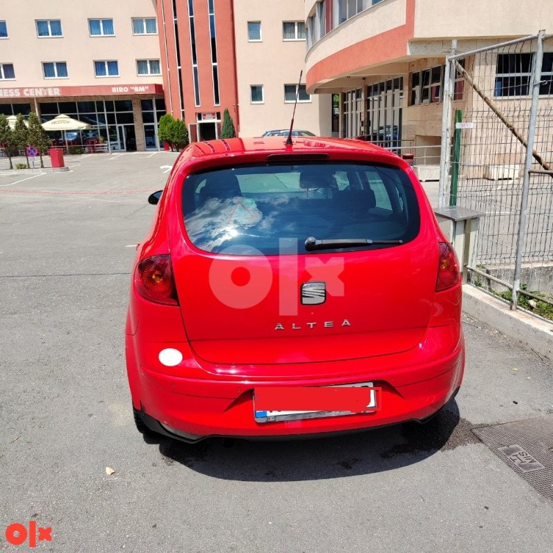 Automobil