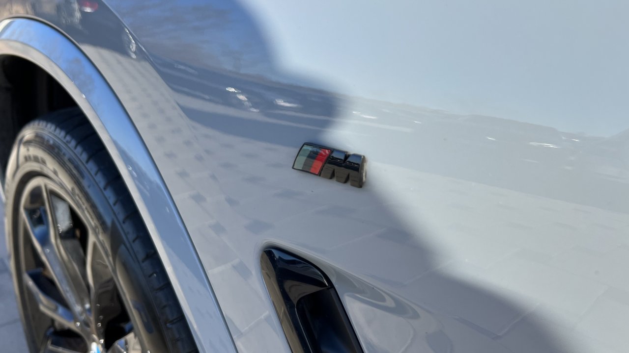 Automobil