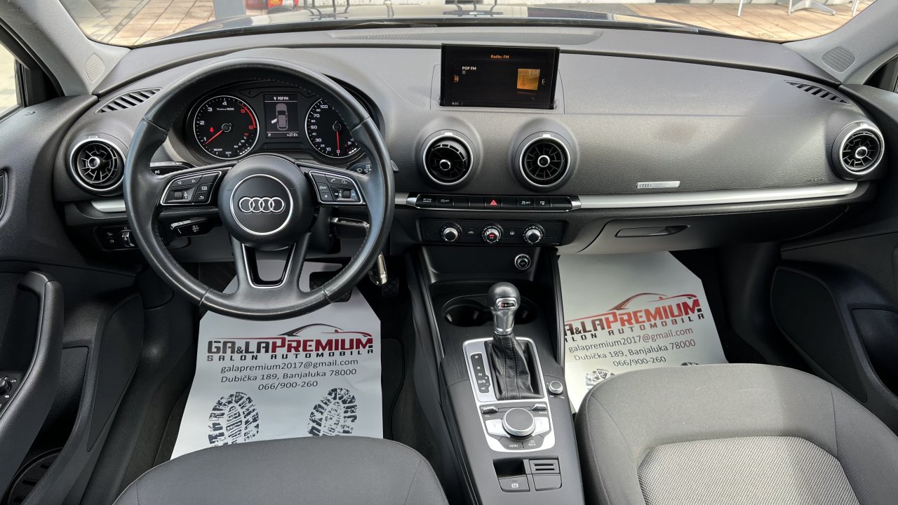 Automobil