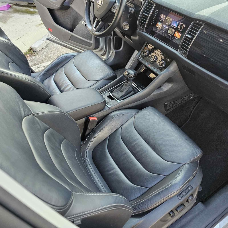 Automobil