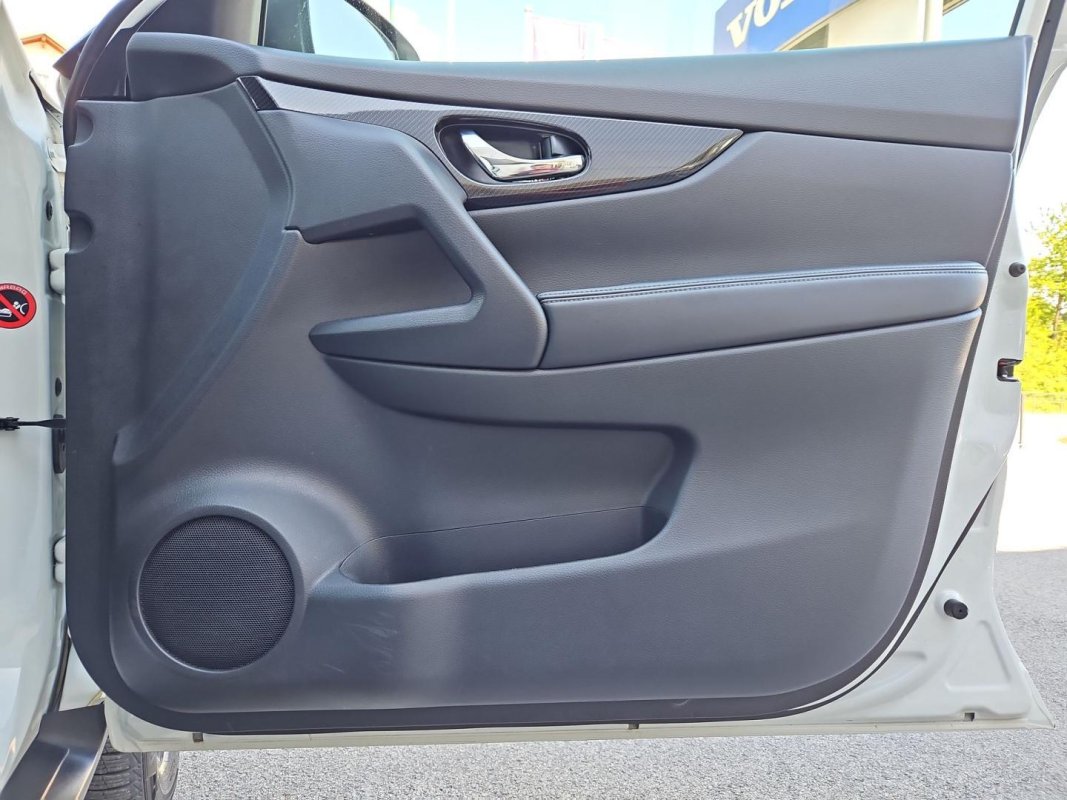 Automobil